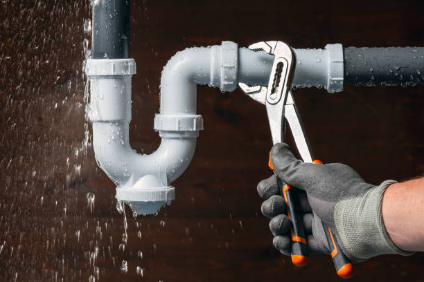 Professional Emergency Plumber technician working in Harlan, IA